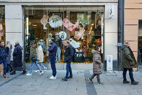 Christmas Gifts Shopping In Munich