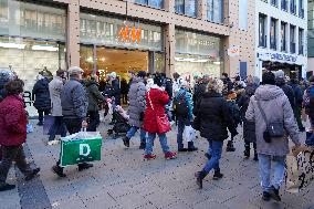 Christmas Gifts Shopping In Munich