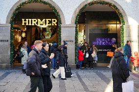 Christmas Gifts Shopping In Munich