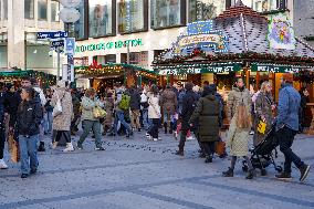 Christmas Gifts Shopping In Munich