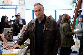 Kamala Harris visits a book store - Washington