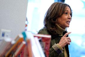 Kamala Harris visits a book store - Washington