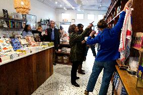 Kamala Harris visits a book store - Washington