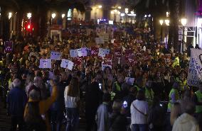 Tens Of Thousands Demand Resignation Of Regional Officials - Valencia