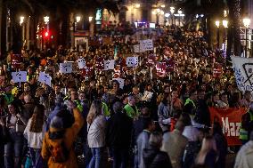 Tens Of Thousands Demand Resignation Of Regional Officials - Valencia