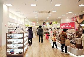 Japanese Hundred JPY Store