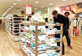 Japanese Hundred JPY Store