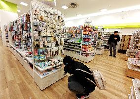 Japanese Hundred JPY Store