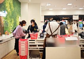 Japanese Hundred JPY Store