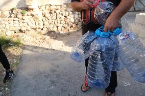 Water Distribution Day In Tyre - Lebanon