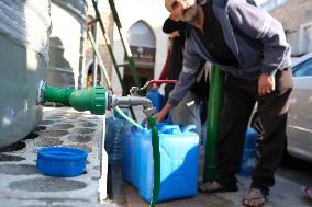 Water Distribution Day In Tyre - Lebanon