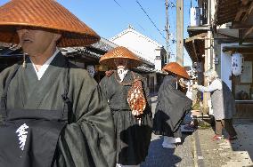 Buddhist monks seek social welfare donations