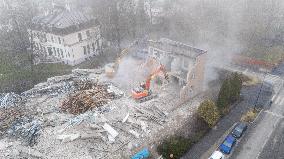 Demolishing a building