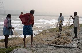 Toxic Foam Covers India's Yamuna River