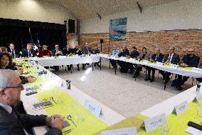 Meeting with local mayors on the migrant crisis - Ambleteuse