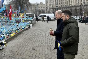 Volodymyr Zelenskyy and Olaf Scholz pay tribute to perished defenders of Ukraine in Kyiv