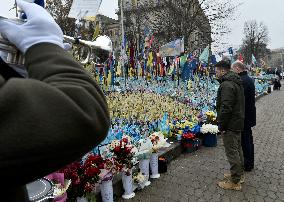 Volodymyr Zelenskyy and Olaf Scholz pay tribute to perished defenders of Ukraine in Kyiv