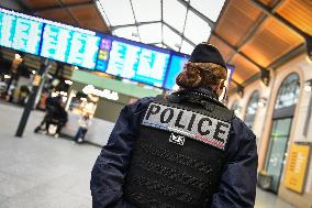 Police at Saint Lazare rail station in Paris FA