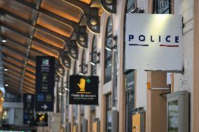 Police at Saint Lazare rail station in Paris FA