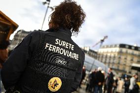 Police at Saint Lazare rail station in Paris FA