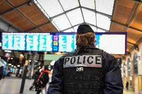 Police at Saint Lazare rail station in Paris FA