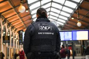 Police at Saint Lazare rail station in Paris FA