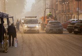 Paiporta recovers its street market after the DANA