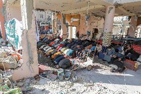 First Prayer At The Partially Restored Al-Farouq Mosque - Gaza