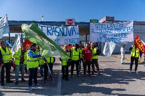 Stellantis, Protest In Pomigliano D'Arco