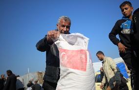 Gaza Receives Food Aid