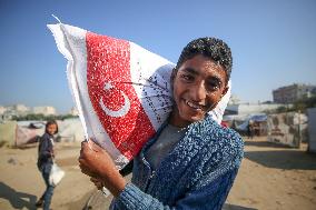 Gaza Receives Food Aid