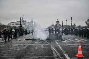 Taxi drivers protest in Paris FA