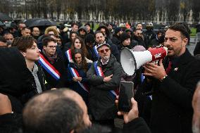 Taxi drivers protest in Paris FA