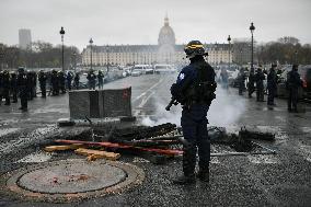 Taxi drivers protest in Paris FA