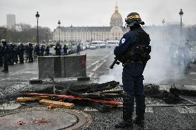 Taxi drivers protest in Paris FA