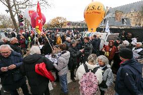 Retirees Demonstrate In Paris