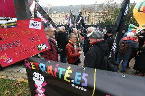 Retirees Demonstrate In Paris