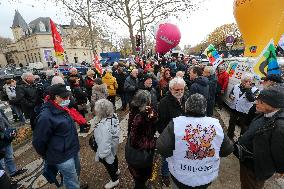 Retirees Demonstrate In Paris