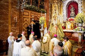 The Virgin of the Macarena receives the Golden Rose