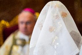 The Virgin of the Macarena receives the Golden Rose