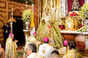 The Virgin of the Macarena receives the Golden Rose