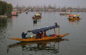 Uber Launches Boat Hailing Service In Kashmir's Dal Lake