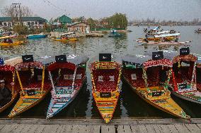 Uber Launches Boat Hailing Service In Kashmir's Dal Lake