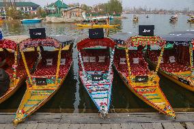 Uber Launches Boat Hailing Service In Kashmir's Dal Lake