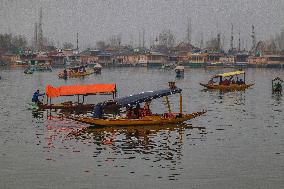 Uber Launches Boat Hailing Service In Kashmir's Dal Lake