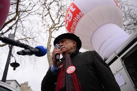 Demonstration For The Pension - Paris