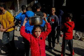 Palestinians Struggle To Survive Amid Food Shortage - Gaza