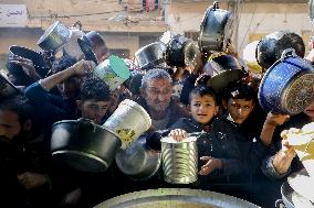 Palestinians Struggle To Survive Amid Food Shortage - Gaza