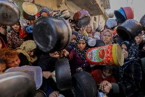 Palestinians Struggle To Survive Amid Food Shortage - Gaza