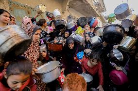 Palestinians Struggle To Survive Amid Food Shortage - Gaza